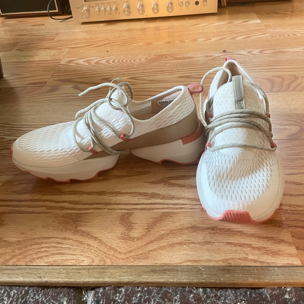 Sorel Kinetic Women’s Sneakers SIZE 7/7.5